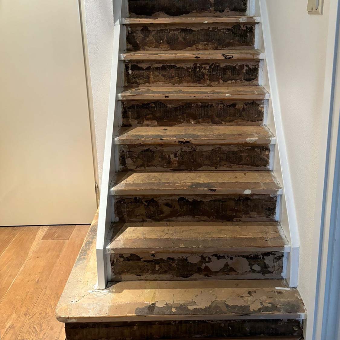 Oude trap voor traprenovatie